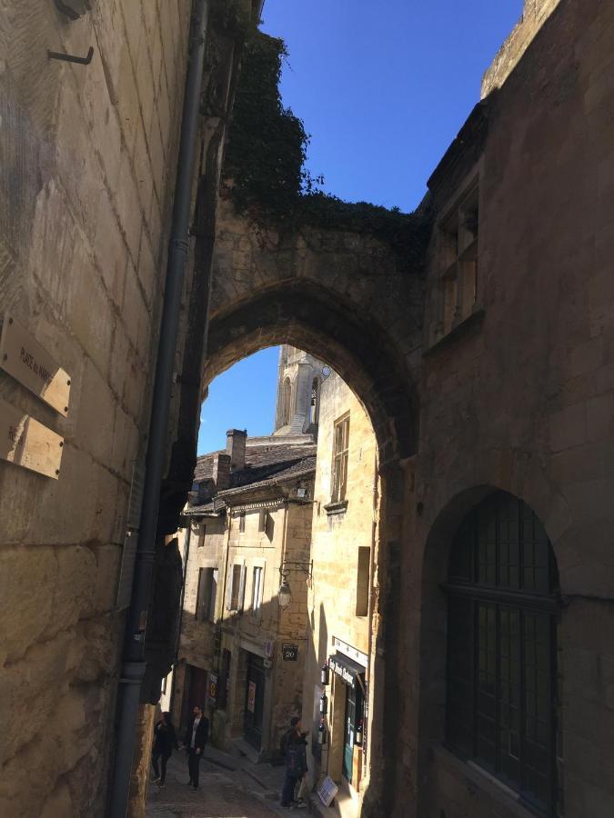 Chez Henri Bed & Breakfast Belves-de-Castillon ภายนอก รูปภาพ